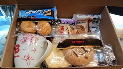 box desayuno con taza